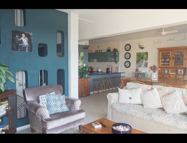 3 BEDROOM TOWNHOUSE FOR SALE IN SCOTTBURGH CENTRAL